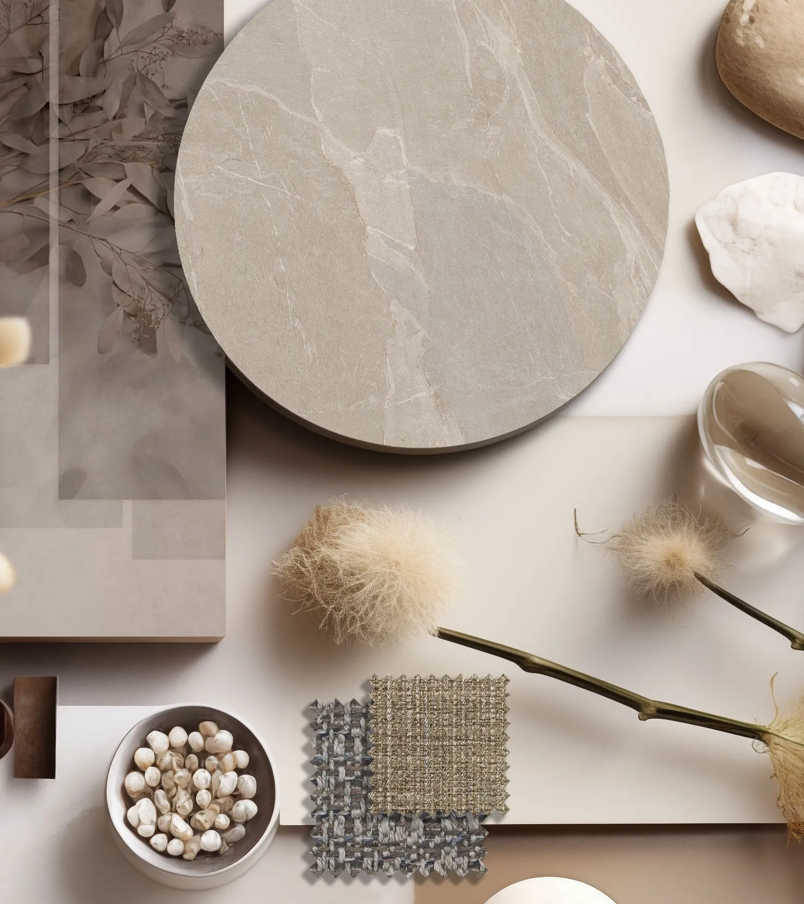 Moodboard dei materiali di Manzoni 21: pietra, campioni tessili, toni naturali